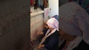 Das Leben im Dorf: Teppichweberei