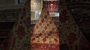 Majestätischer 6-Meter Heris-Teppich | Eleganz in Camel und Rot | Gholizadeh-Signatur