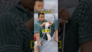 „Chongqing Grundschüler weben mit den Händen Schals für die Lehrer“