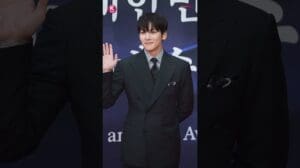 „Ji Chang-wook erscheint auf dem roten Teppich der 'Korean Popular Culture and Arts Awards'✨“