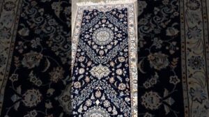 2'9 x 13'1 persischer Nain 6la navyblauer Läufer Wolle und Seide 2160p